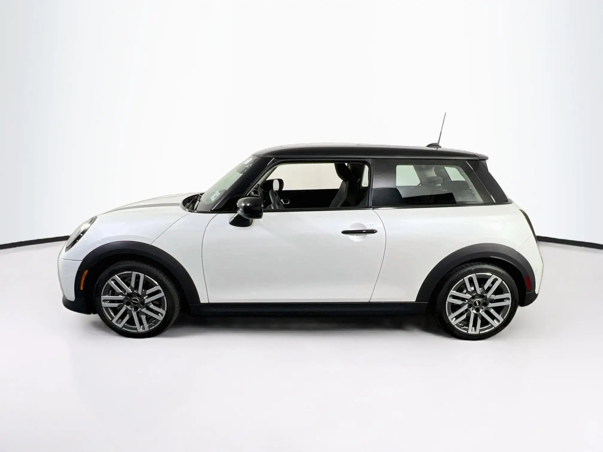 2025 MINI Hardtop Cooper photo 5