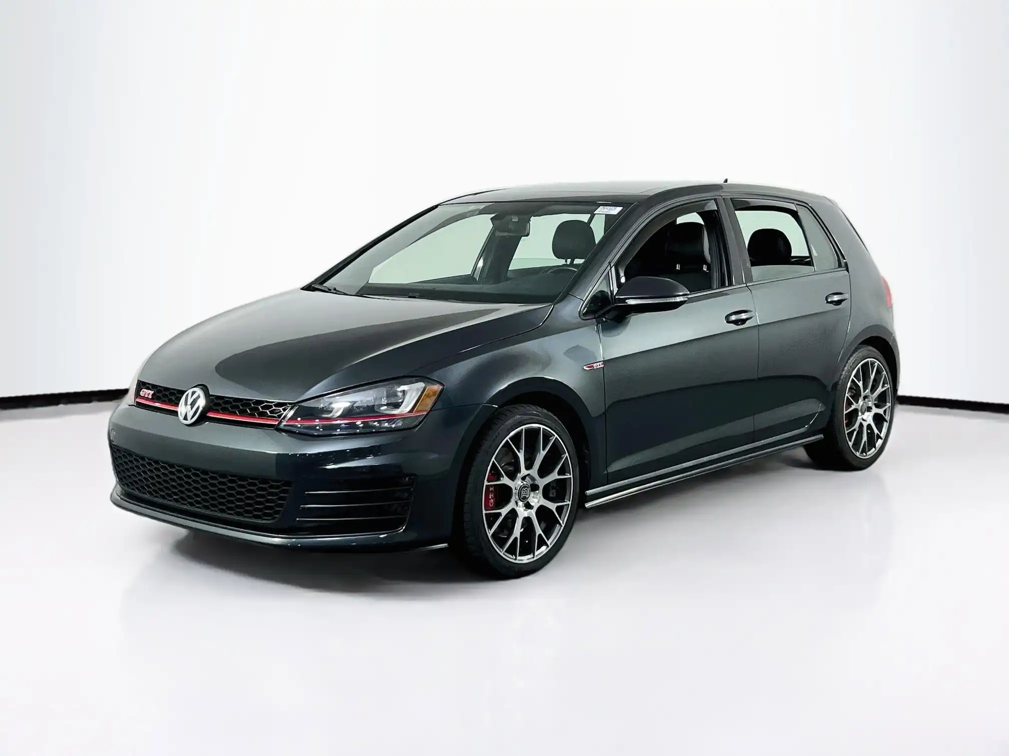 2017 Volkswagen Golf GTI 2.0T SE w/Performance Pkg 4-door's photo