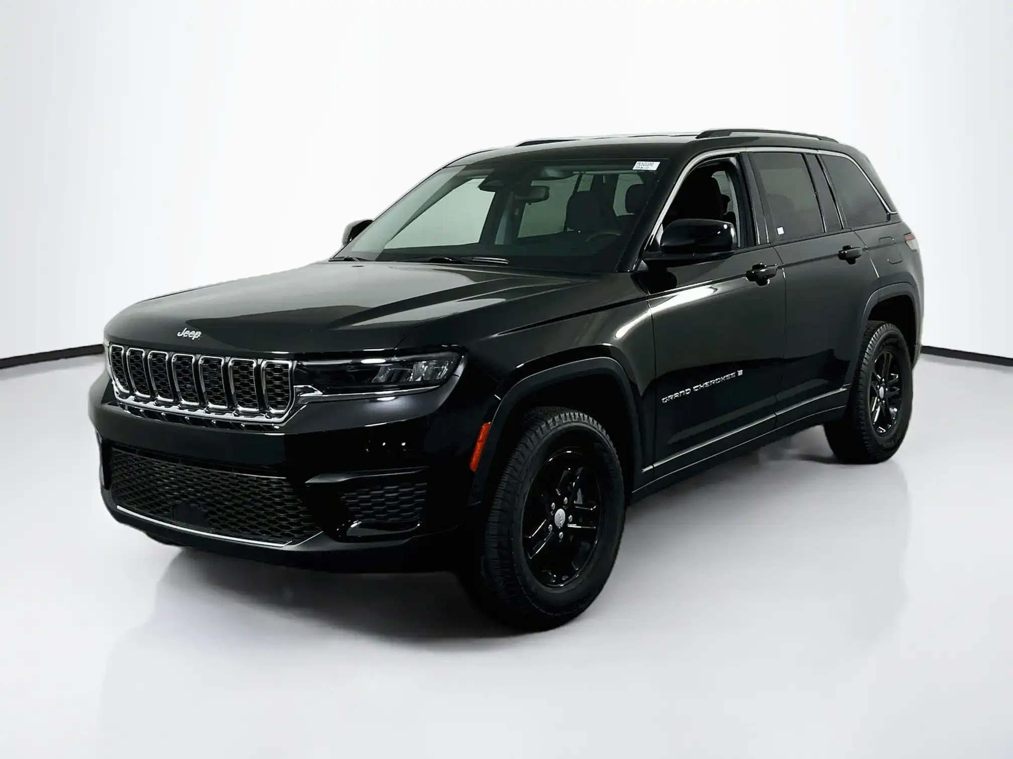 2023 Jeep Grand Cherokee Laredo's photo