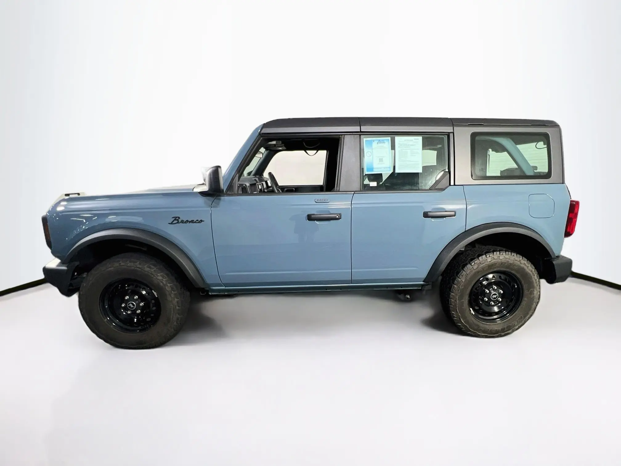 2023 Ford Bronco Base 4x4 photo 5