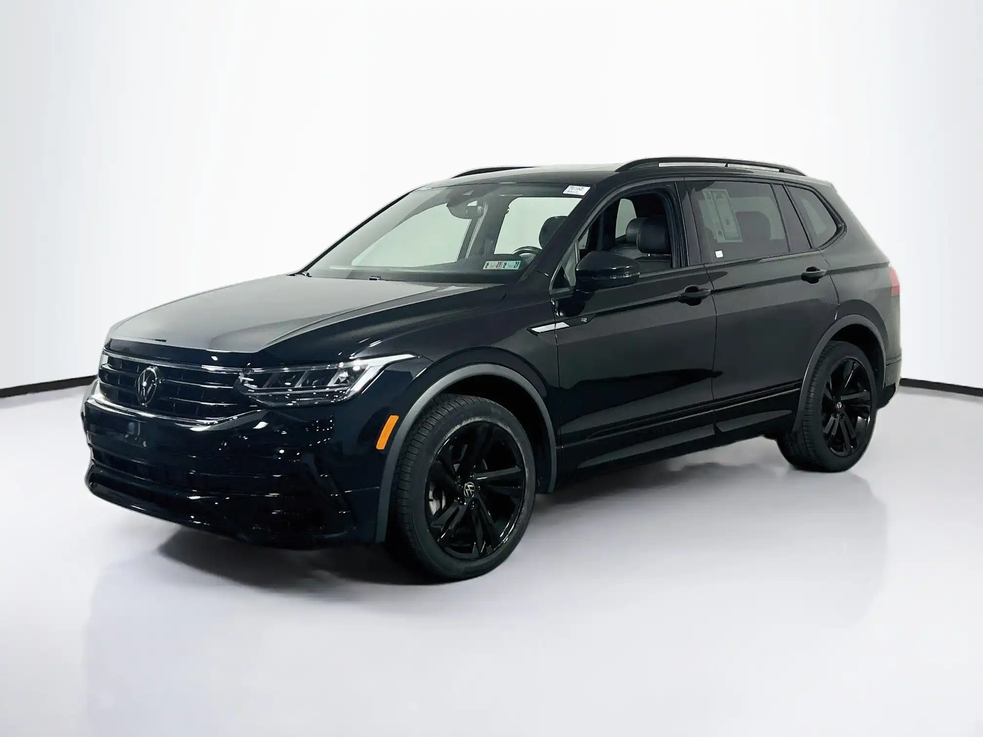 2023 Volkswagen Tiguan 2.0T SE R-Line Black 4Motion's photo