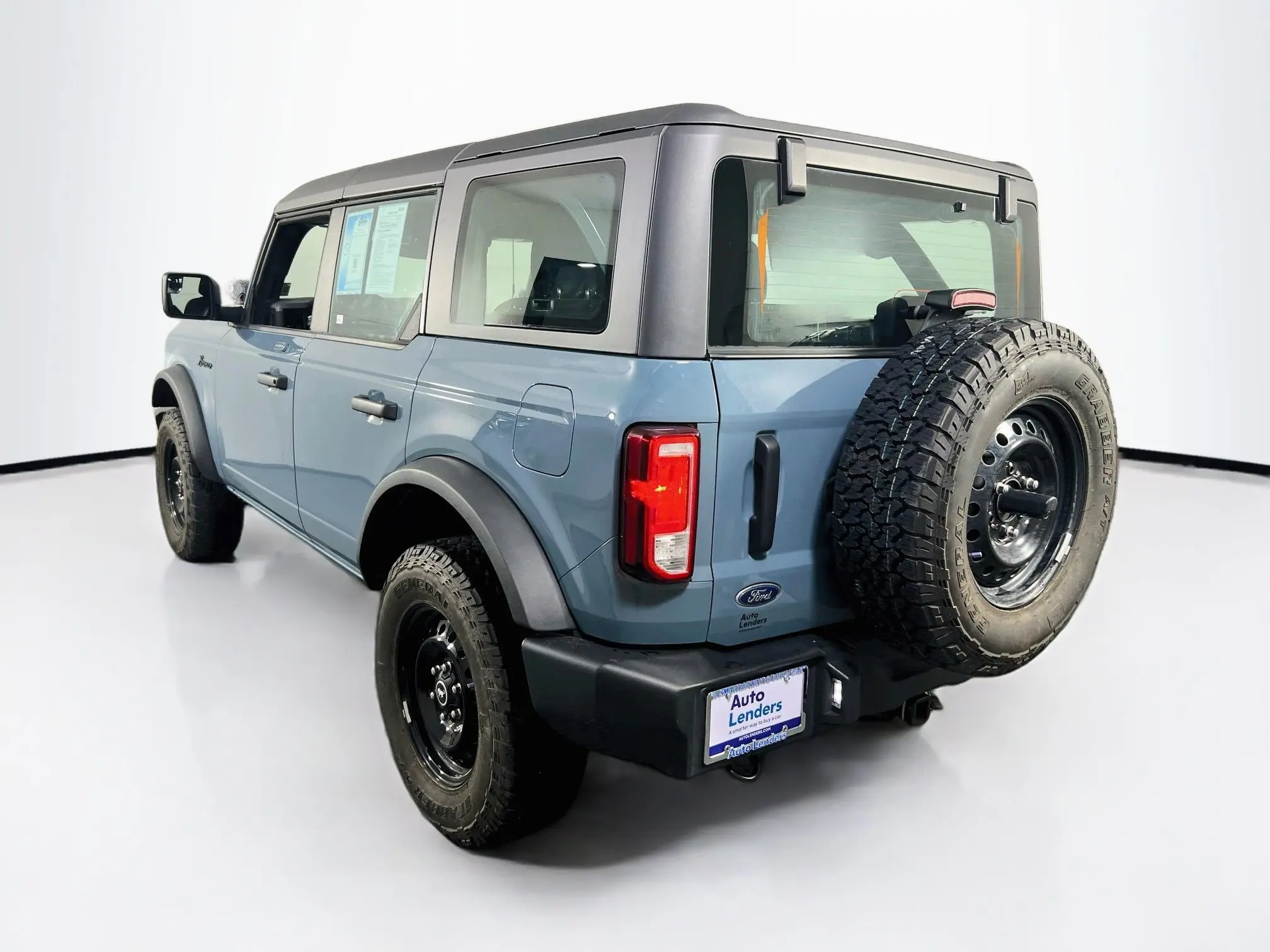 2023 Ford Bronco Base 4x4 photo 3