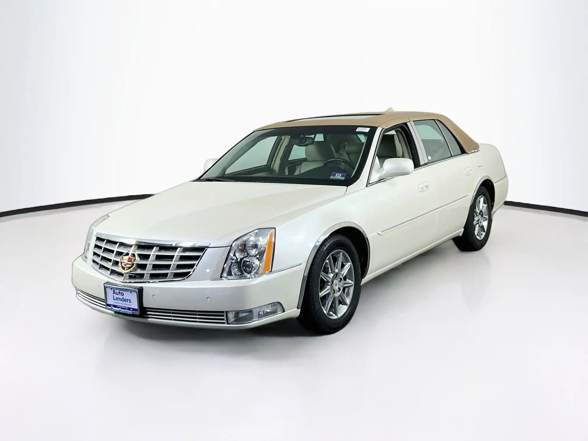 2011 Cadillac DTS Luxury Collection's photo
