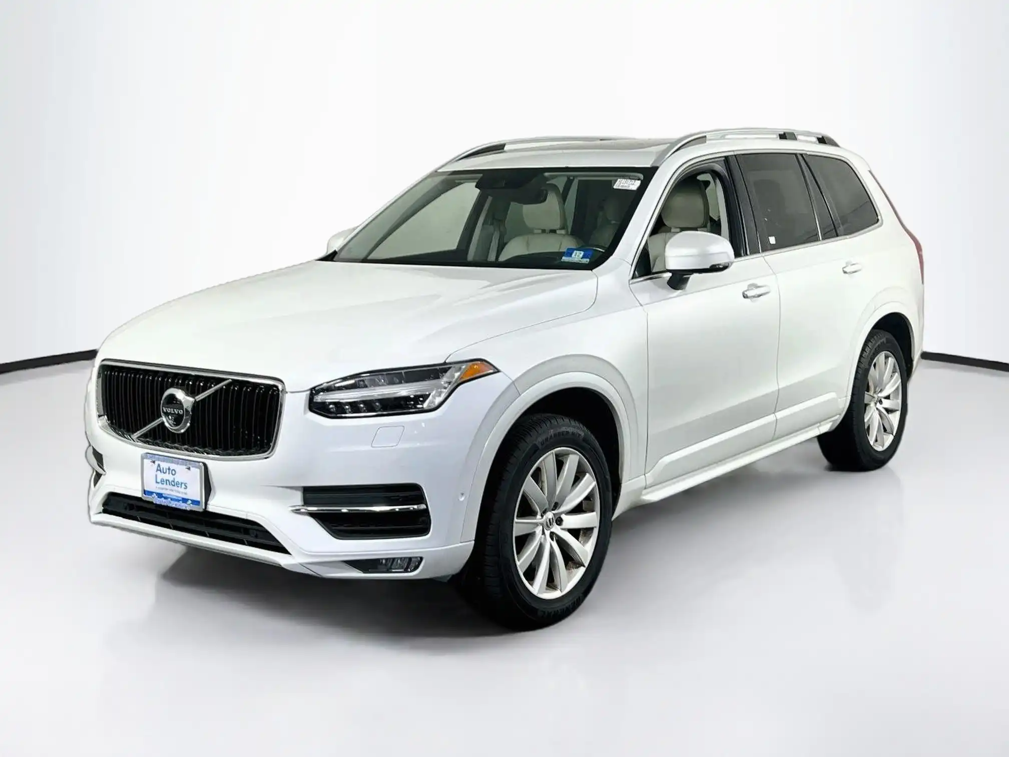 2017 Volvo XC90 T6 AWD Momentum's photo