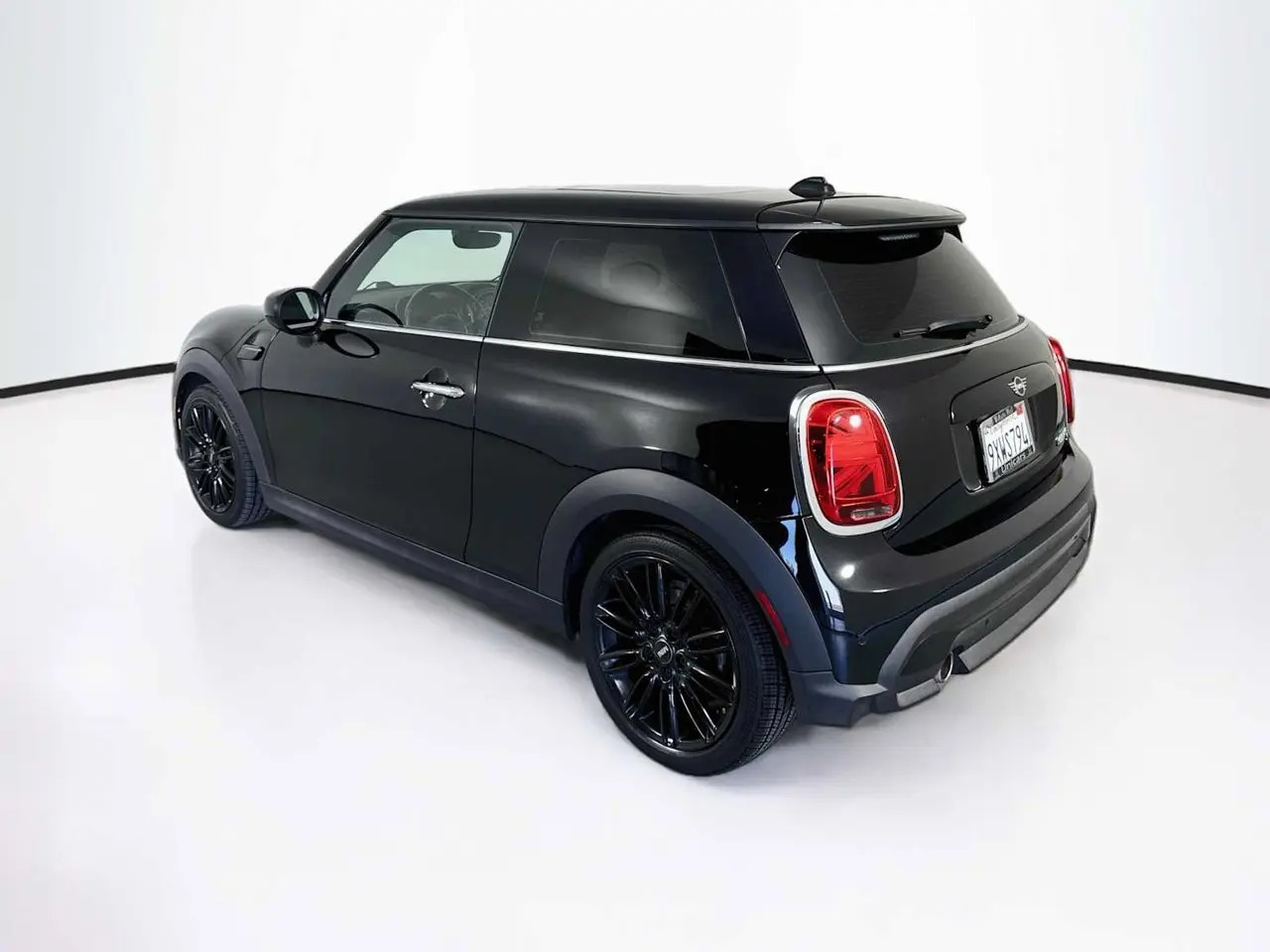 2022 MINI Hardtop Oxford Edition photo 5