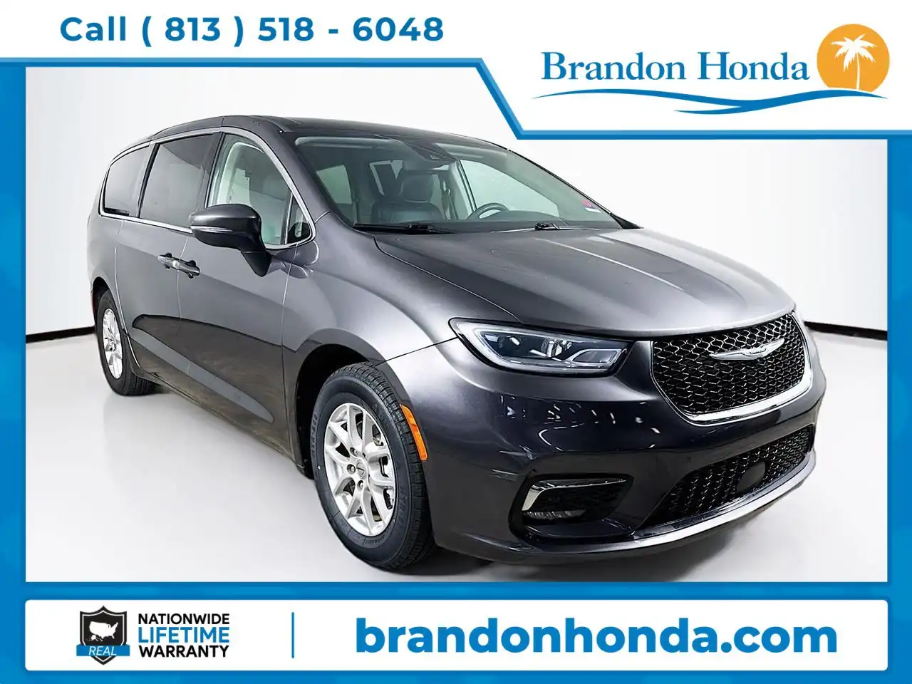 2023 Chrysler Pacifica Touring L's photo