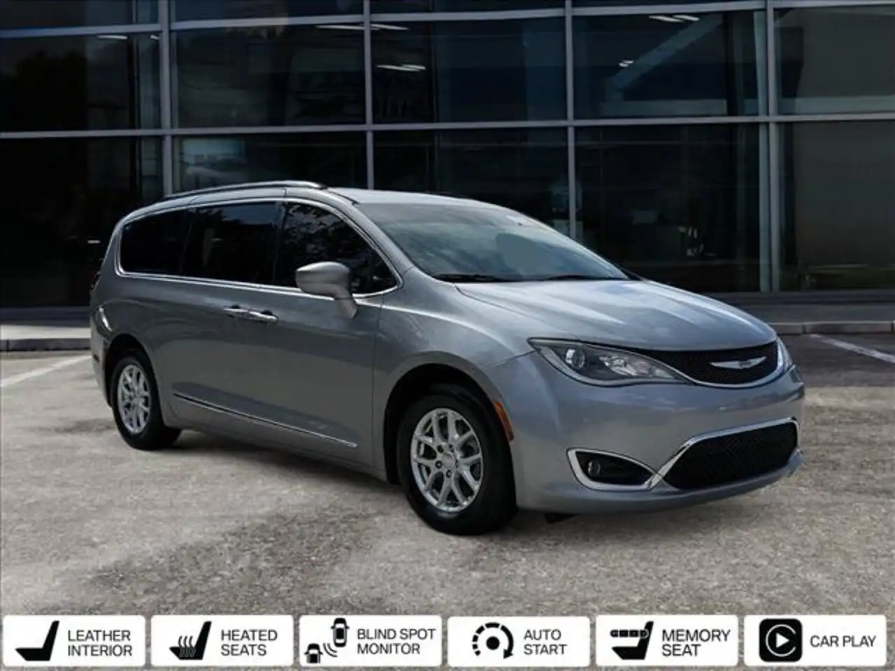 2020 Chrysler Pacifica Touring L's photo