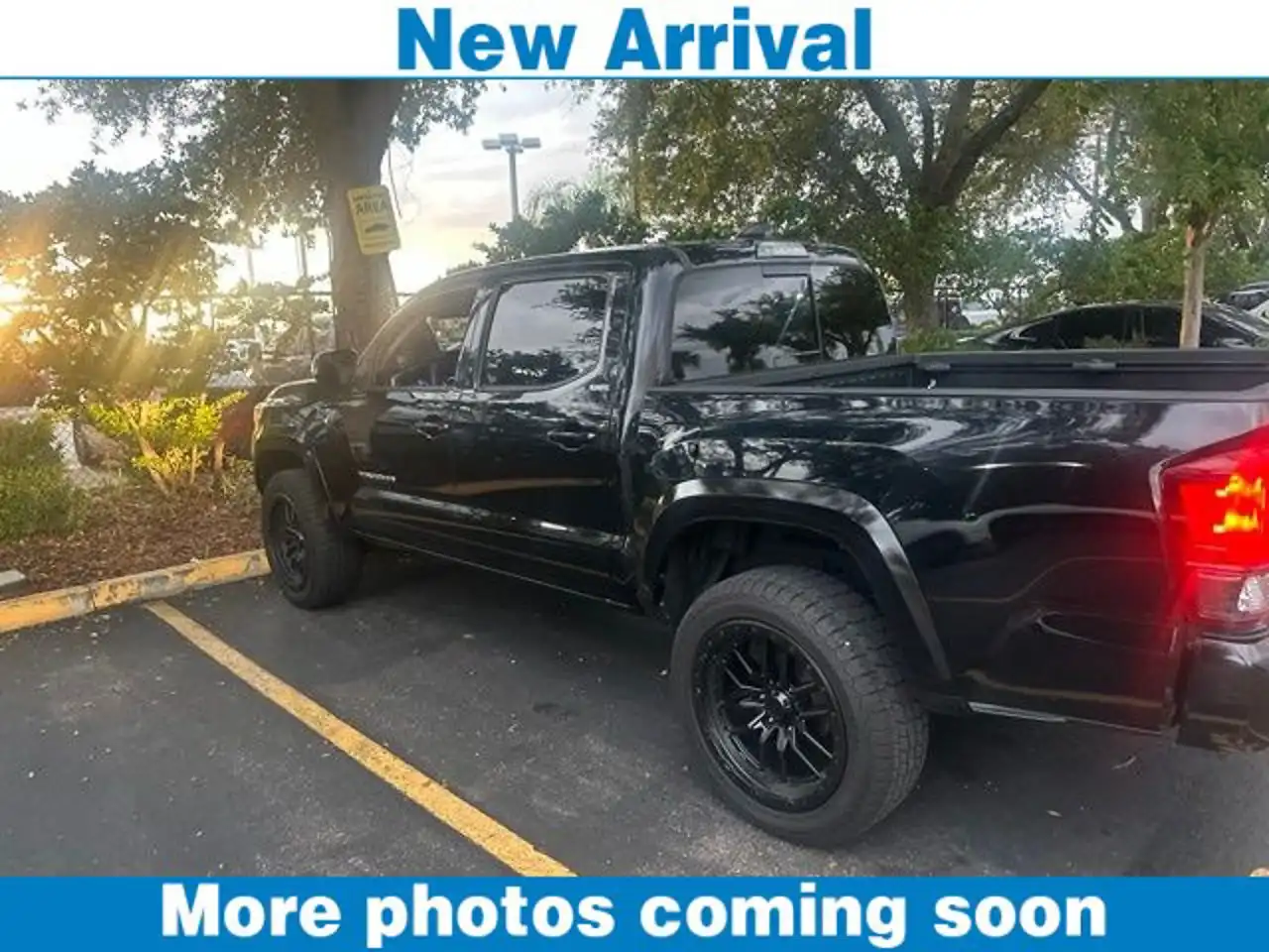 2022 Toyota Tacoma SR5 Double Cab 2WD V6 Auto Short Bed's photo
