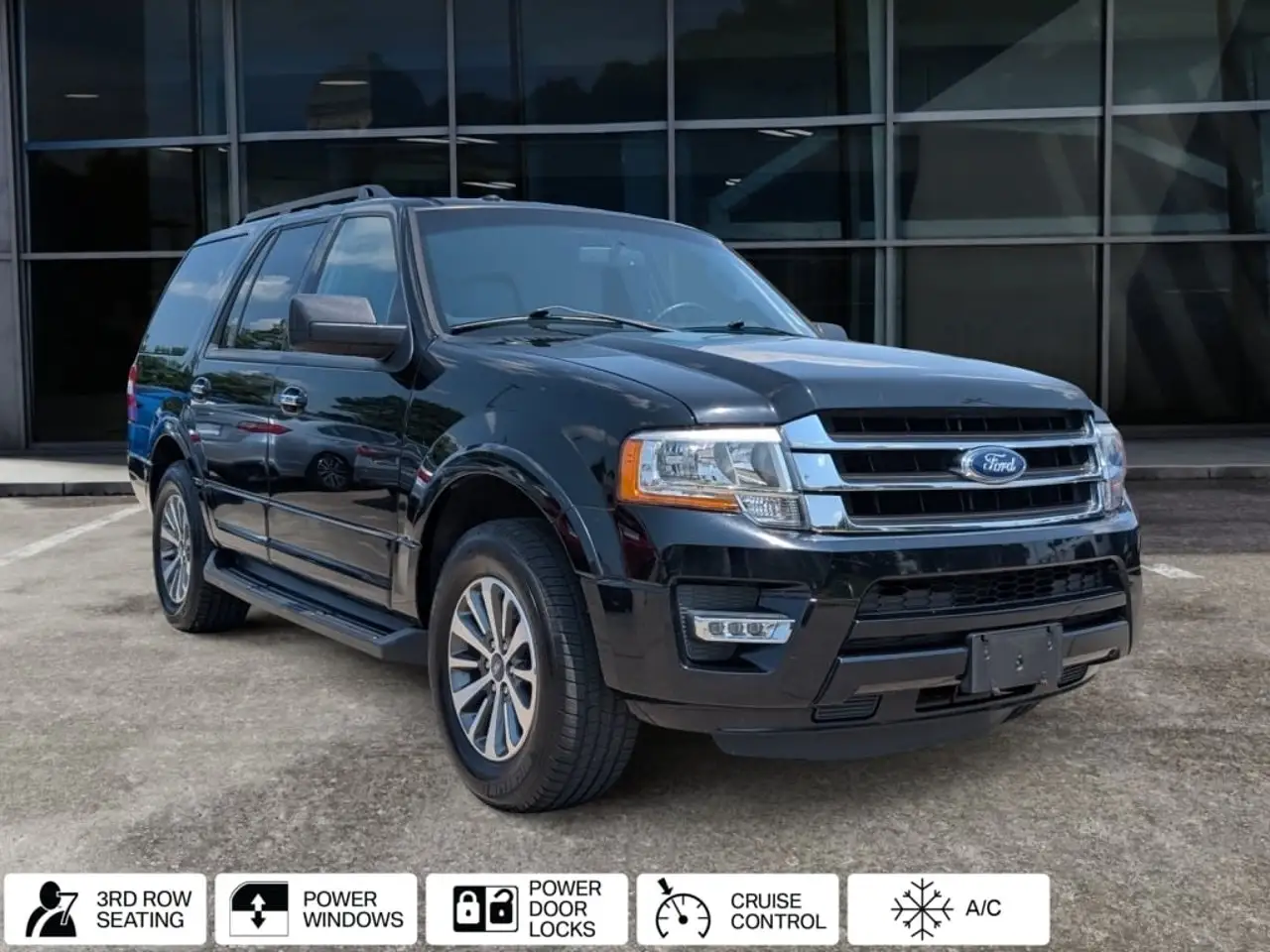 2017 Ford Expedition XLT photo 1