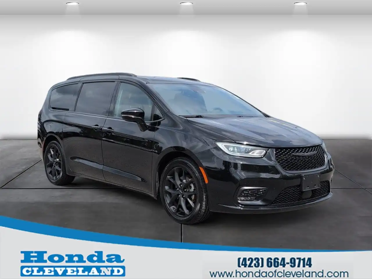 2025 Chrysler Pacifica Limited's photo
