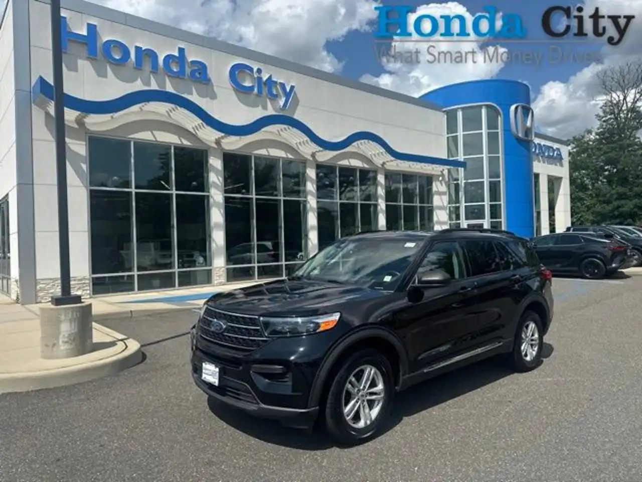 2023 Ford Explorer XLT 4WD's photo