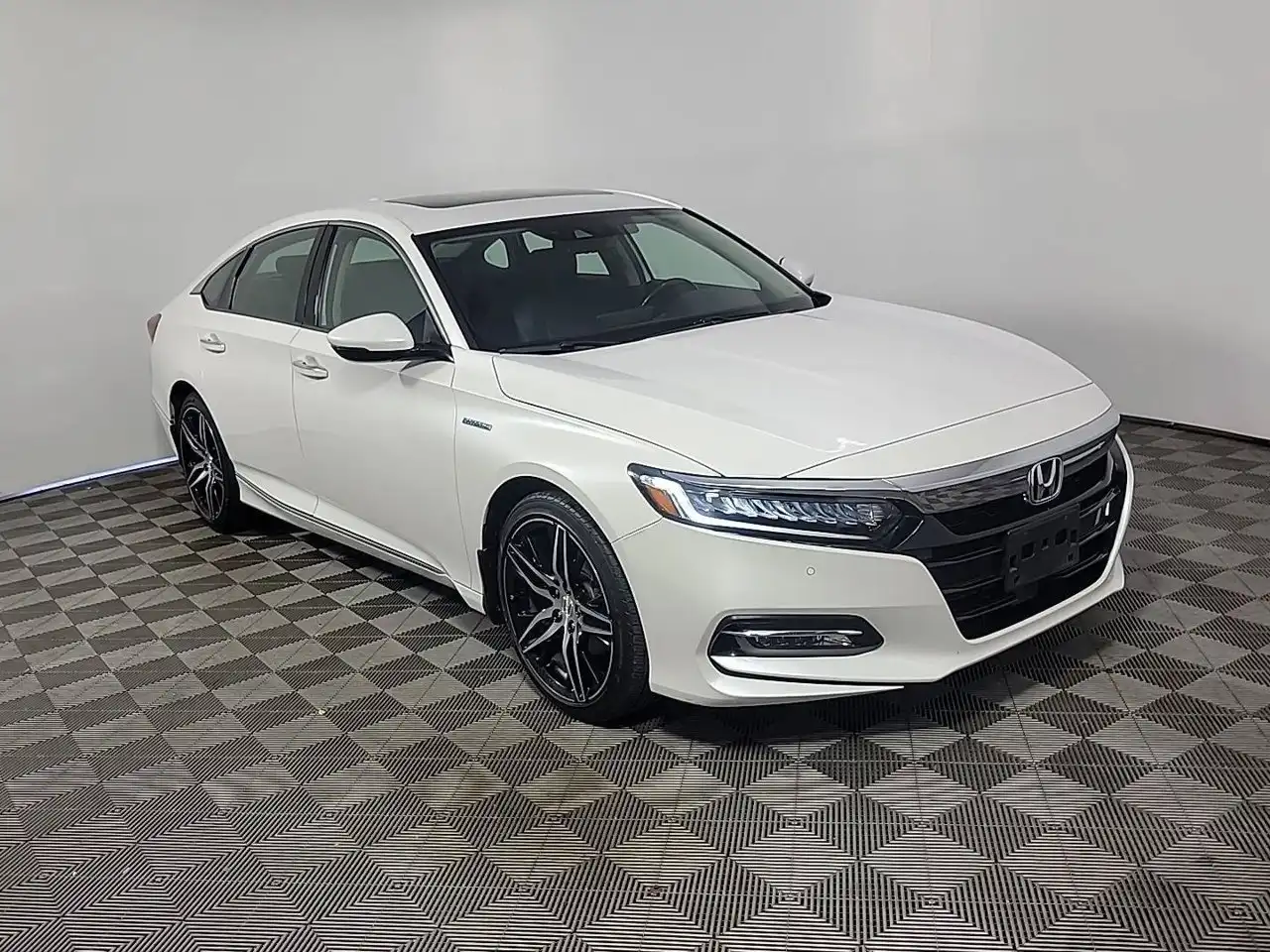 2020 Honda Accord Hybrid Touring's photo