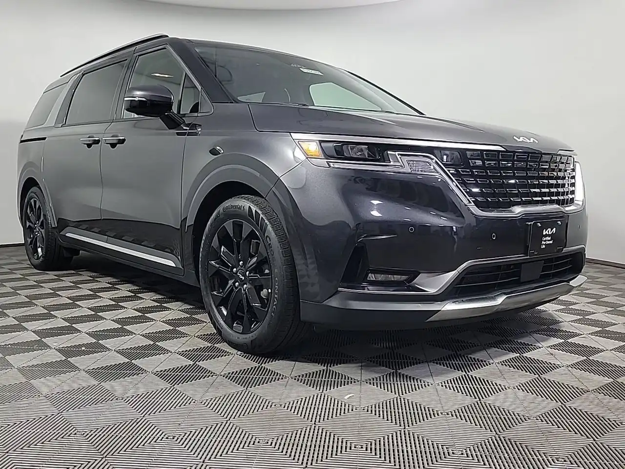 2024 Kia Sedona SX's photo
