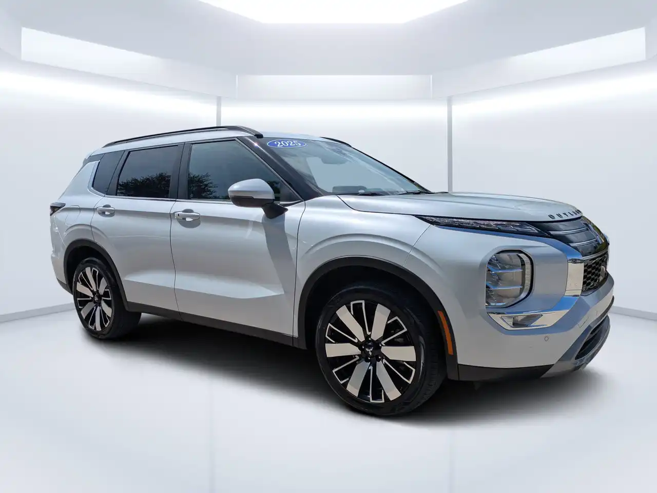 2025 Mitsubishi Outlander SE 2WD's photo