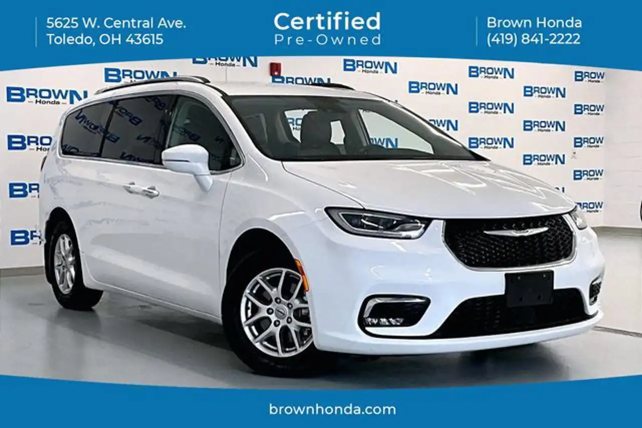 2021 Chrysler Pacifica Touring L's photo