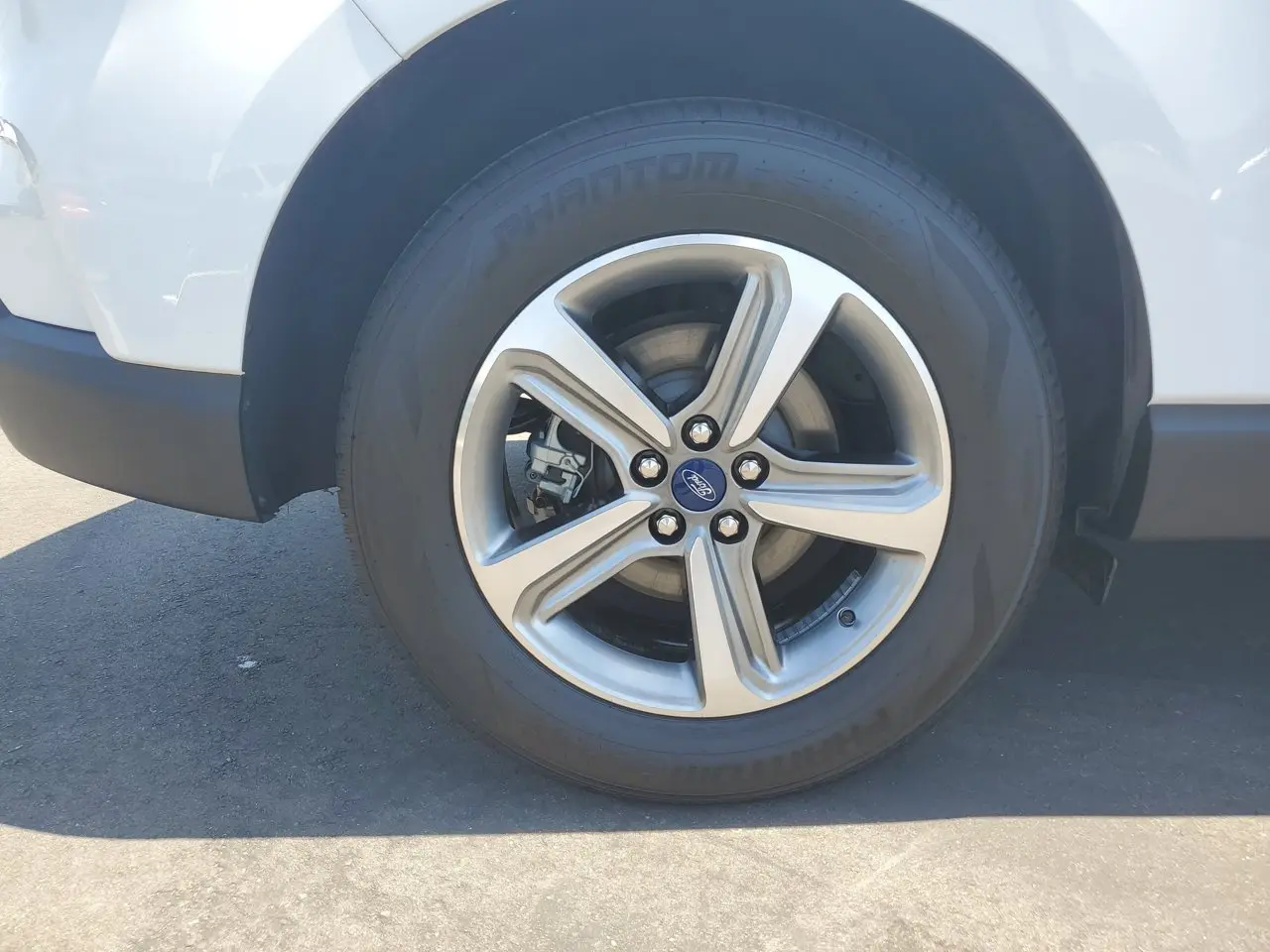 2021 Ford Edge SEL photo 5