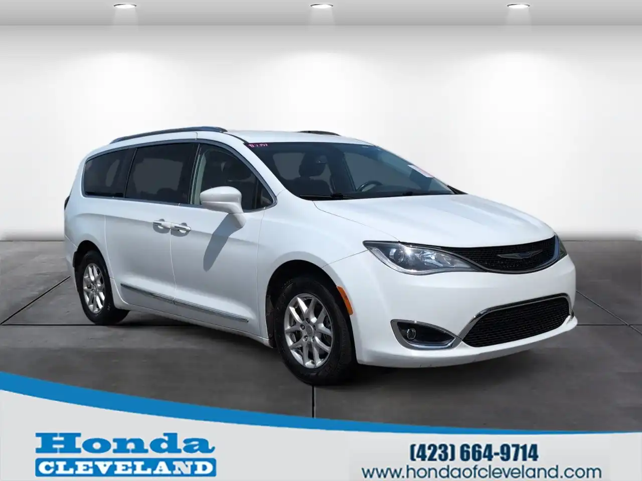 2020 Chrysler Pacifica Touring L's photo