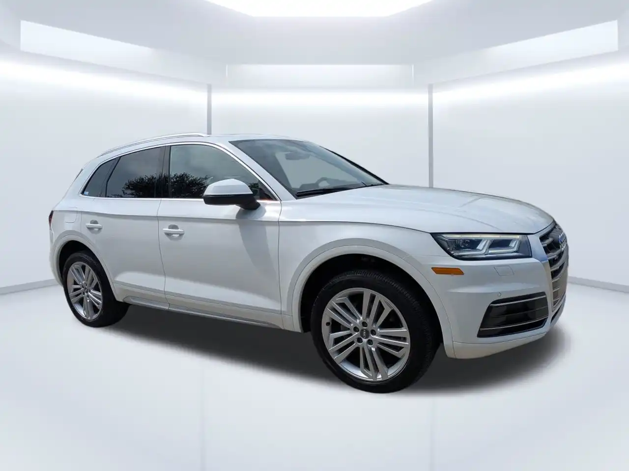 2018 Audi Q5 2.0T quattro S tronic Premium Plus's photo