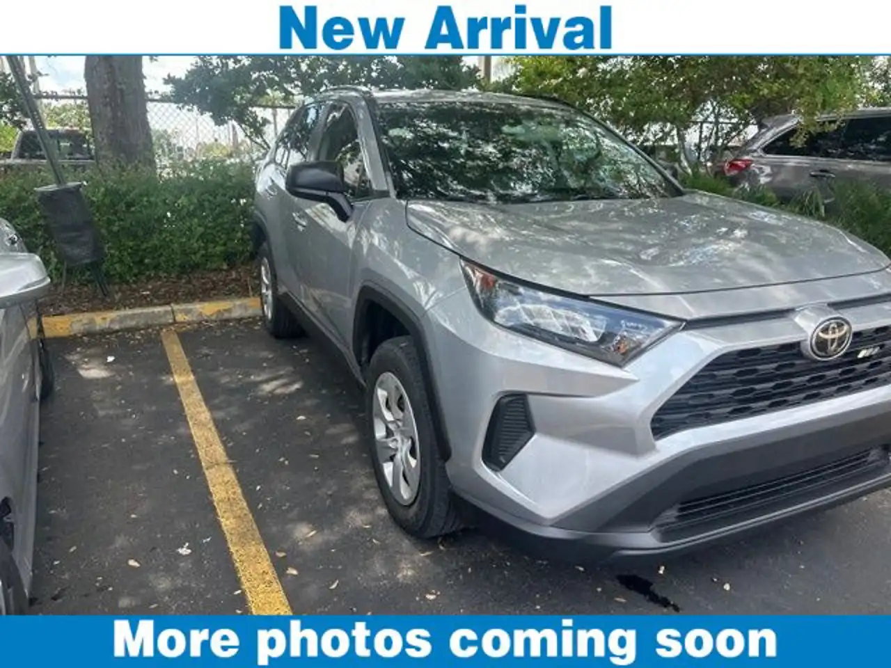 2021 Toyota RAV4 LE FWD's photo