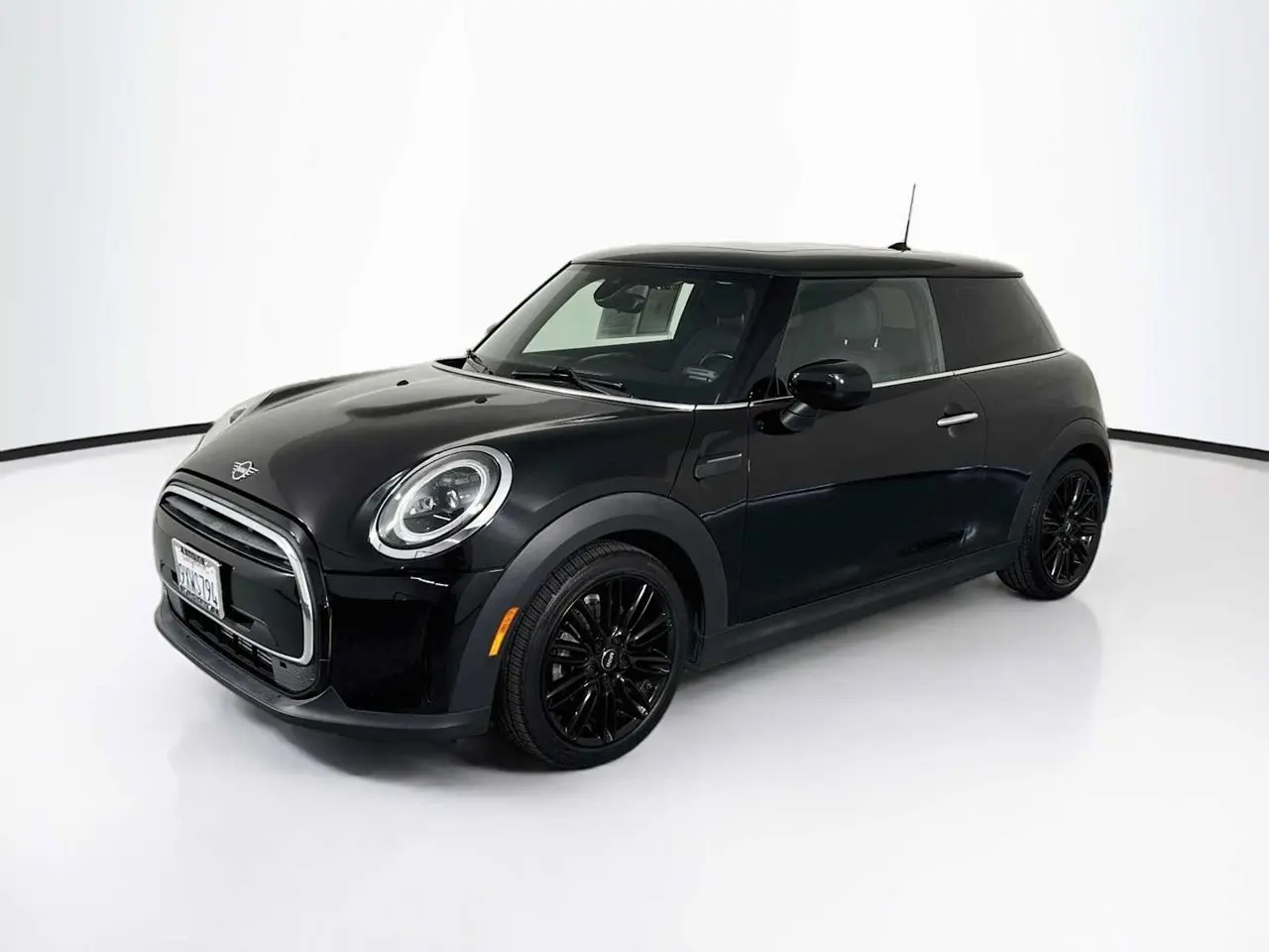2022 MINI Hardtop Oxford Edition photo 3