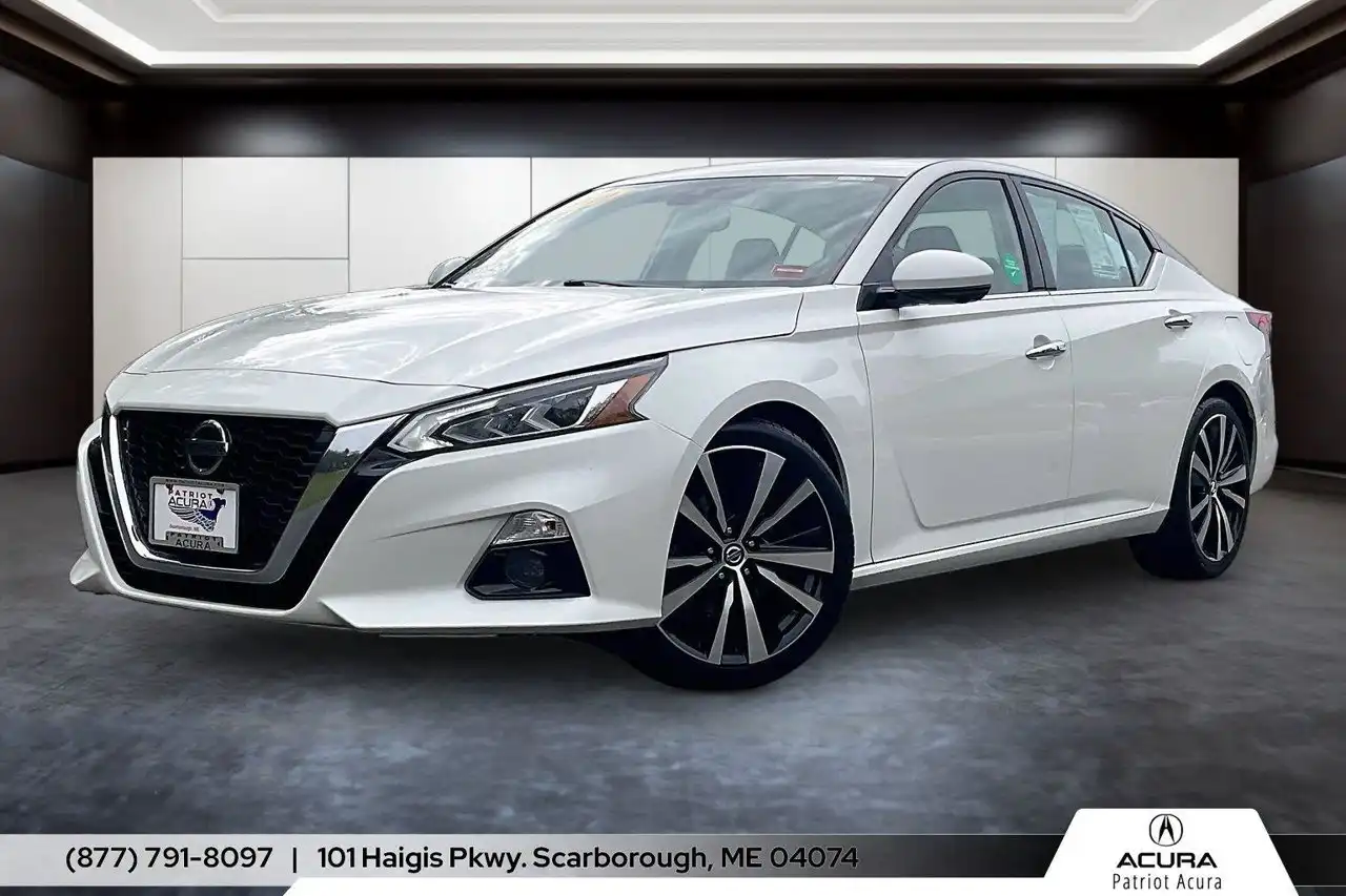 2019 Nissan Altima 2.0 VC-T Platinum's photo
