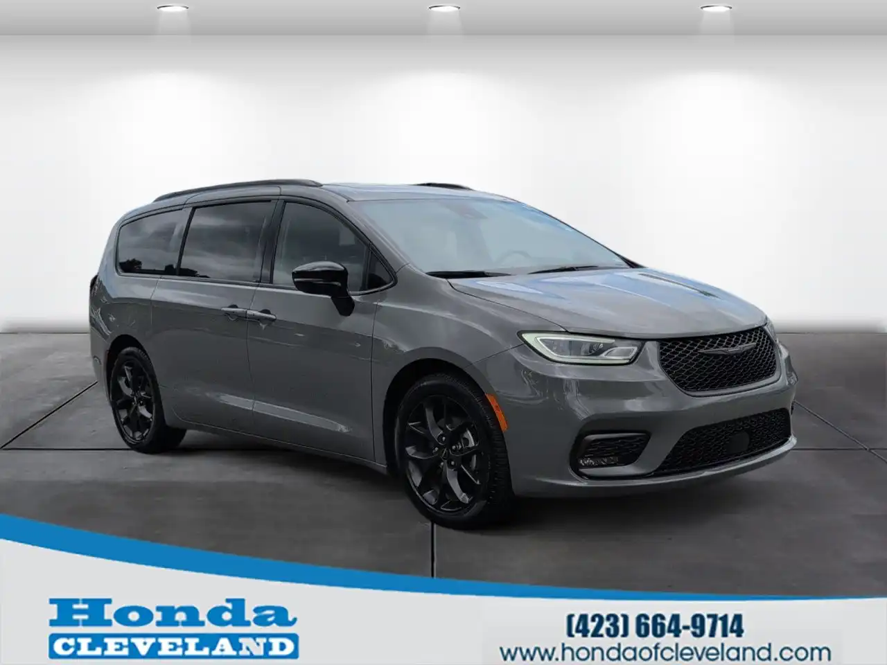 2025 Chrysler Pacifica Limited's photo