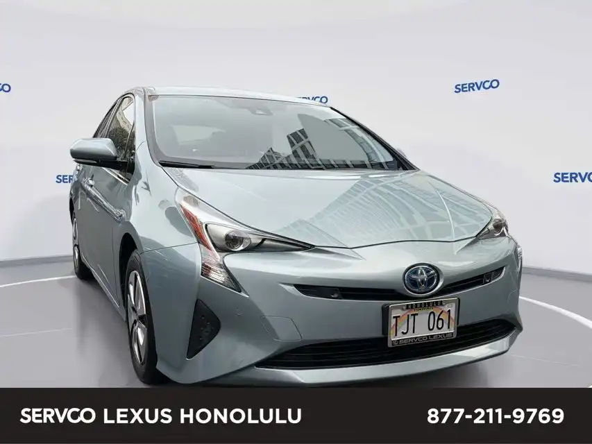 2018 Toyota Prius Three's photo