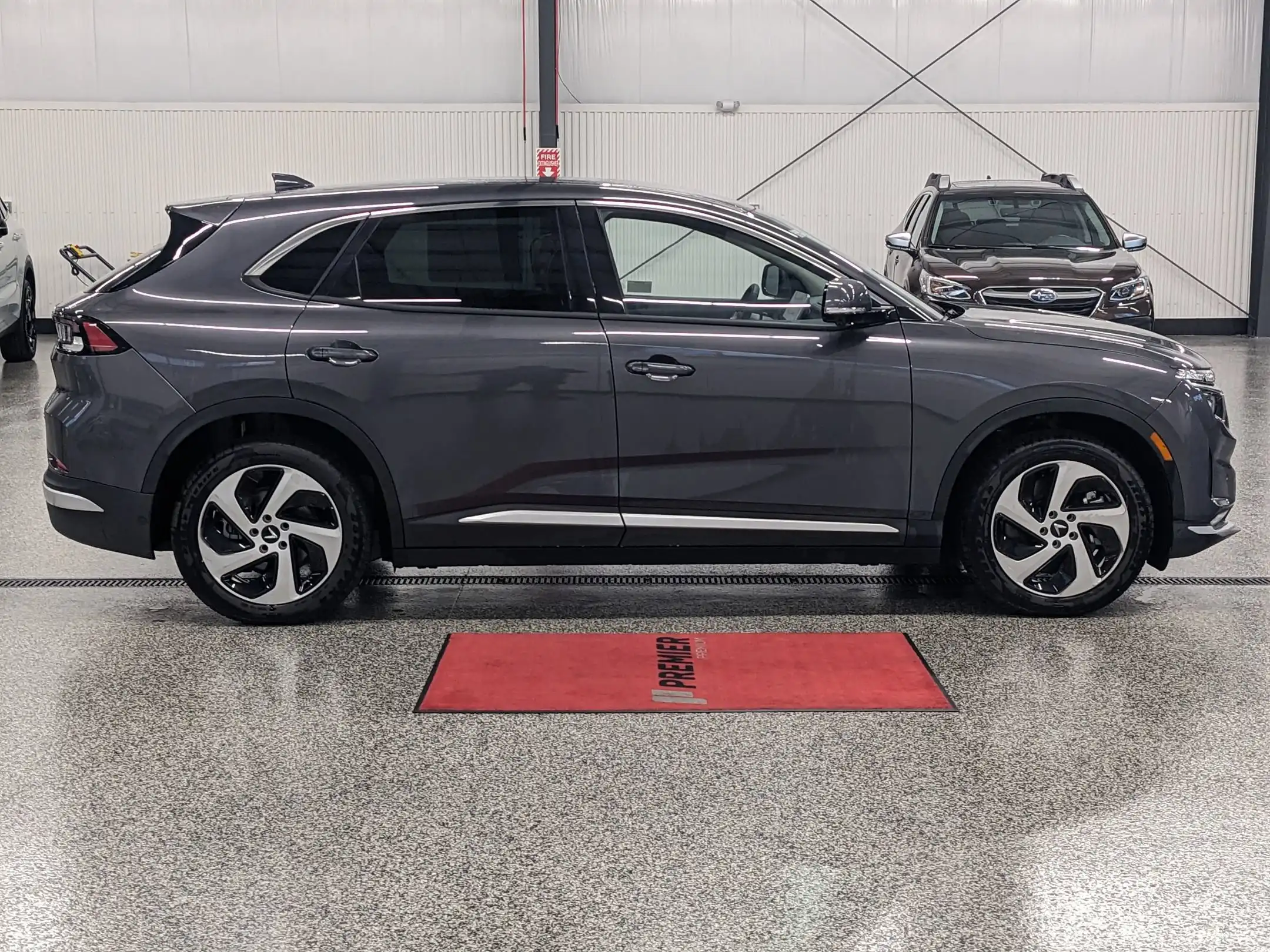 2025 VinFast VF 8 VF 8 Eco Standard Range's photo