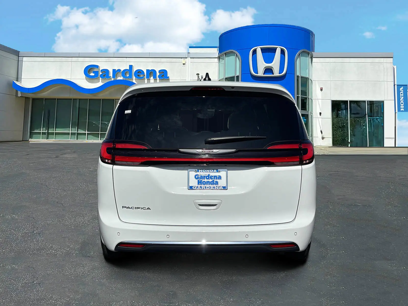 2024 Chrysler Pacifica Touring photo 5