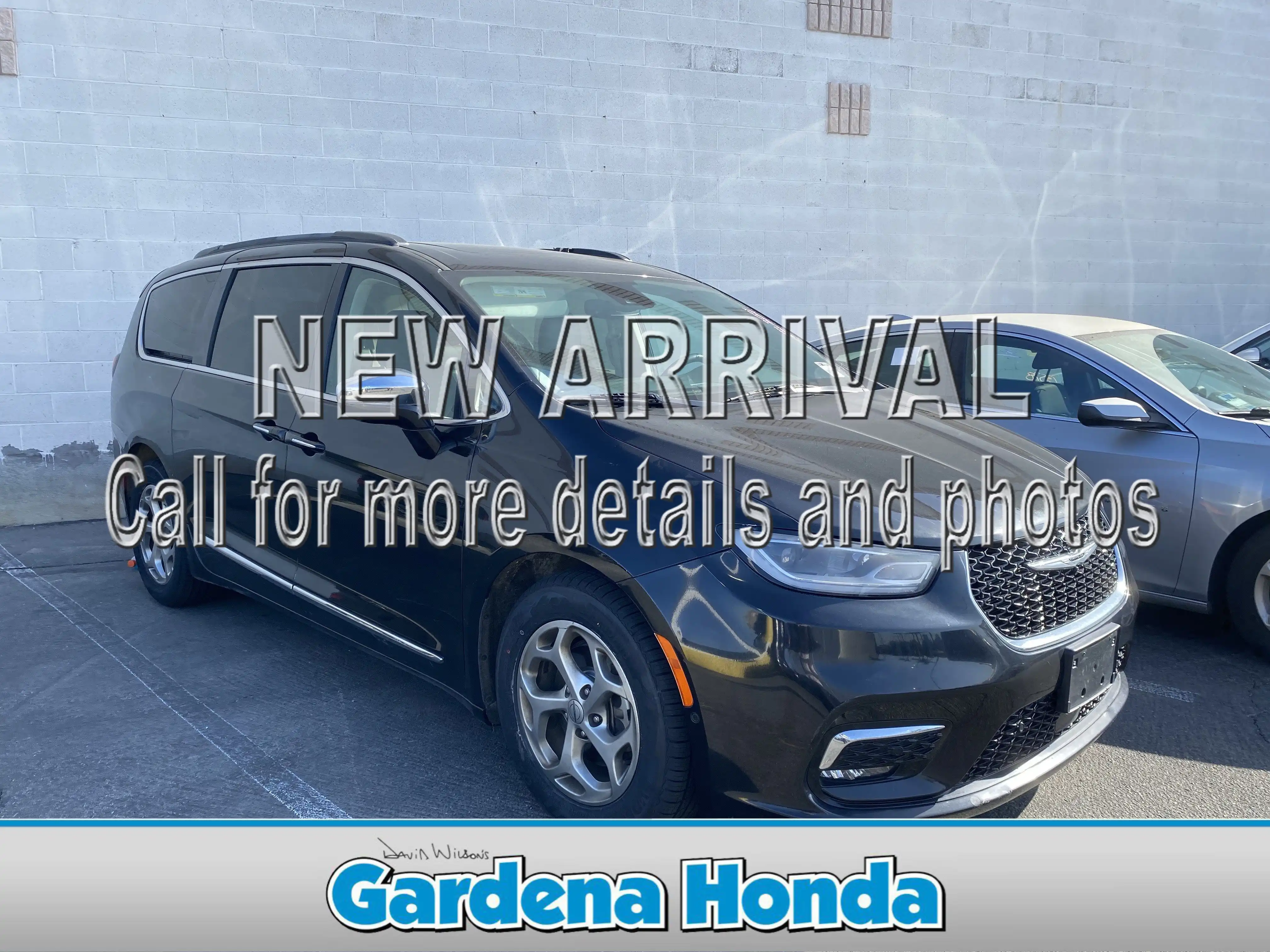 2022 Chrysler Pacifica Limited's photo