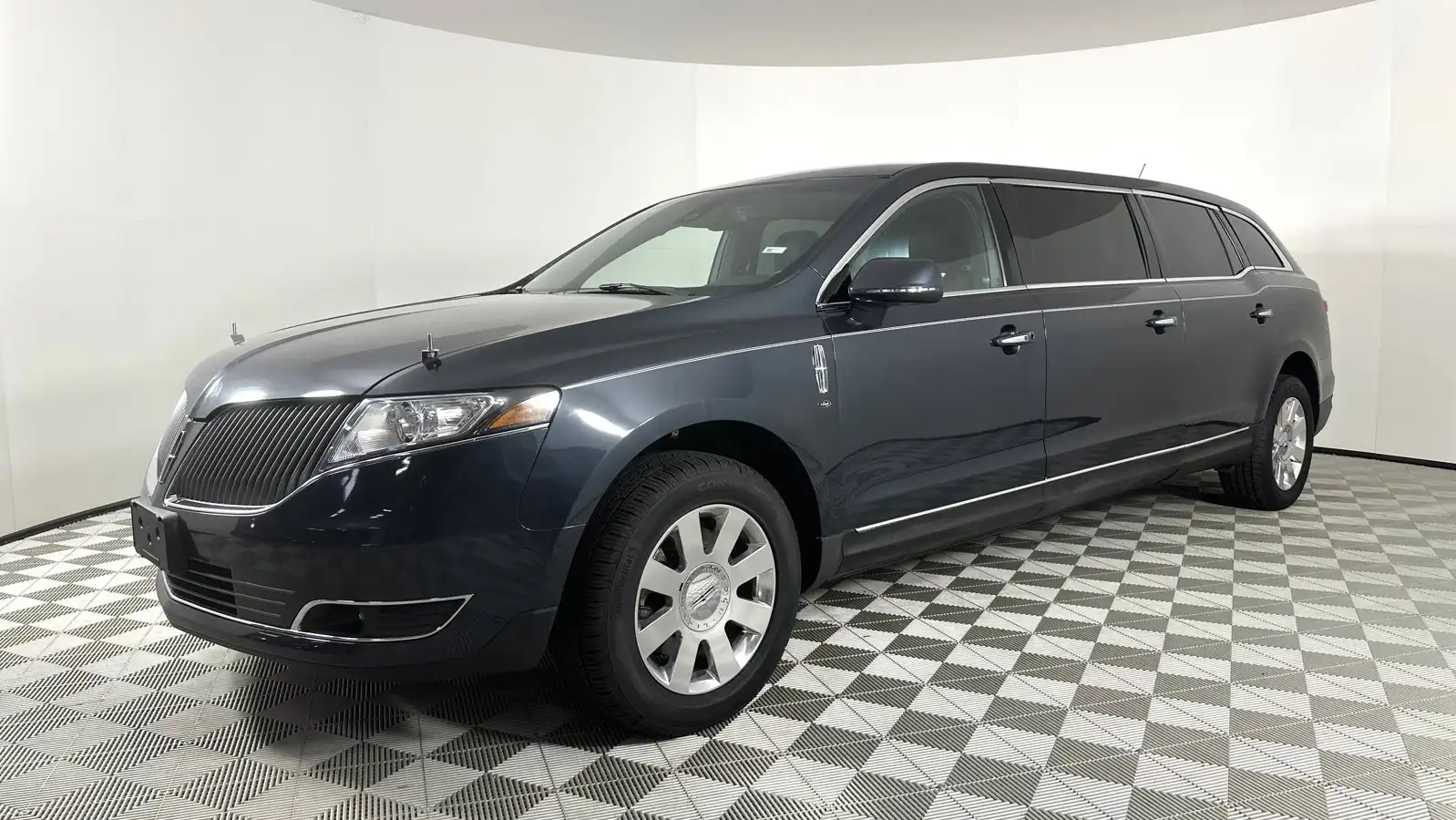 2013 Lincoln MKT's photo