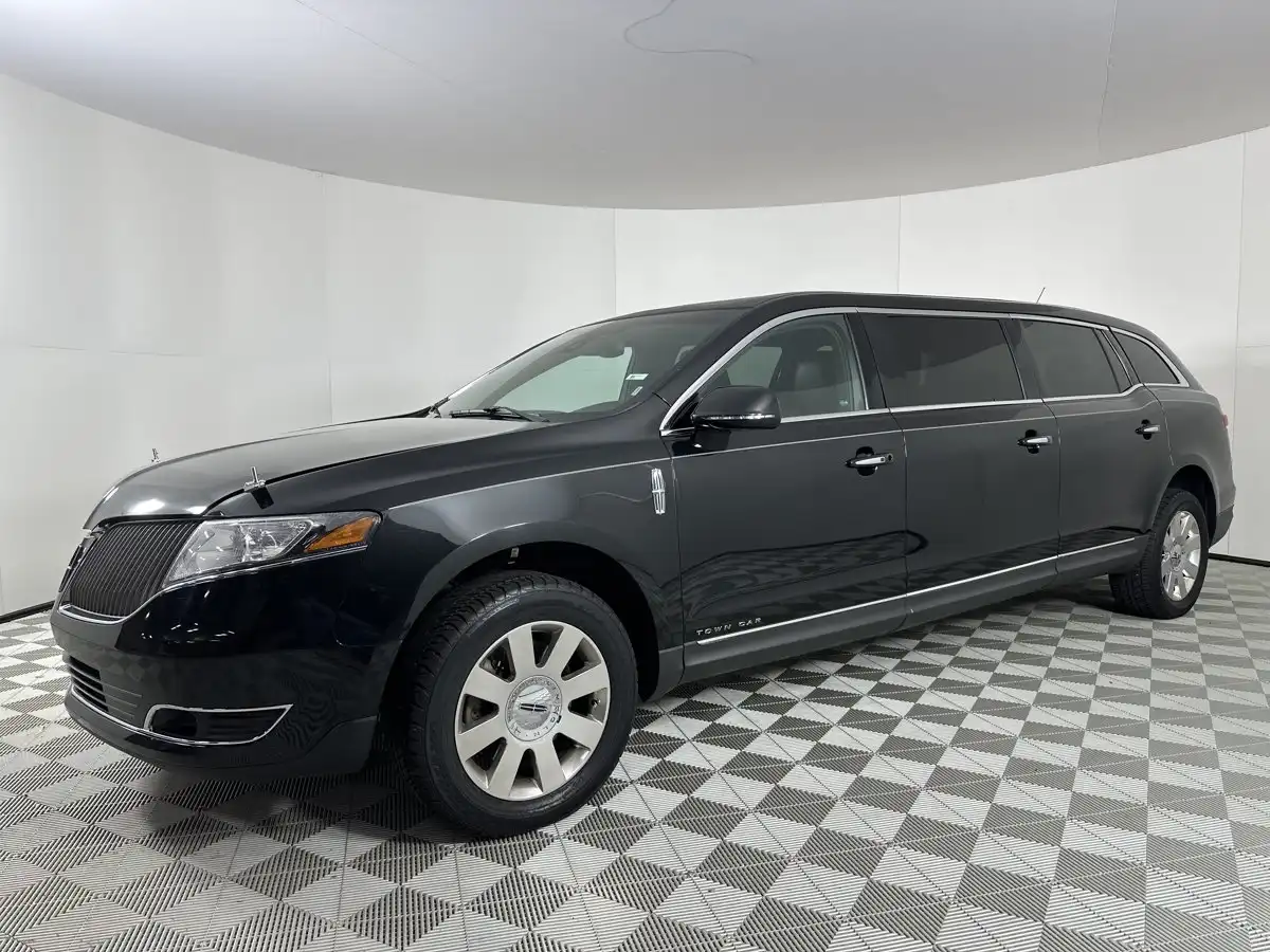 2013 Lincoln MKT's photo