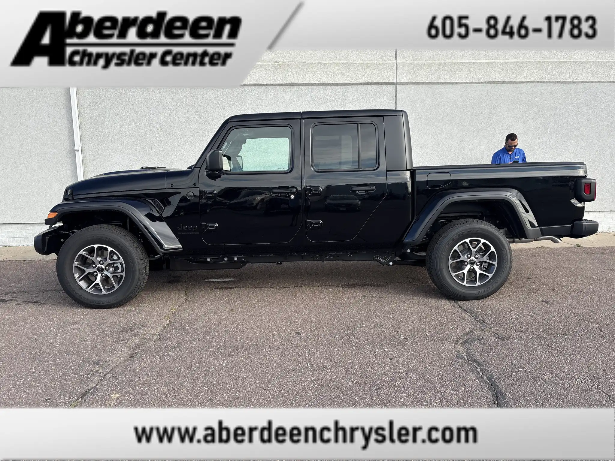 2026 Jeep Gladiator Sport S Auto's photo