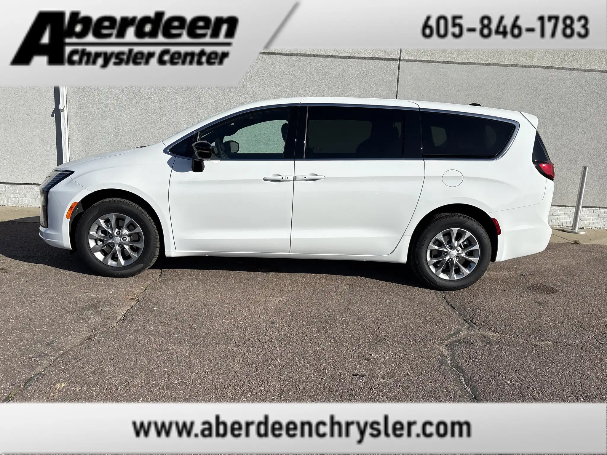 2027 Chrysler Pacifica Select AWD's photo
