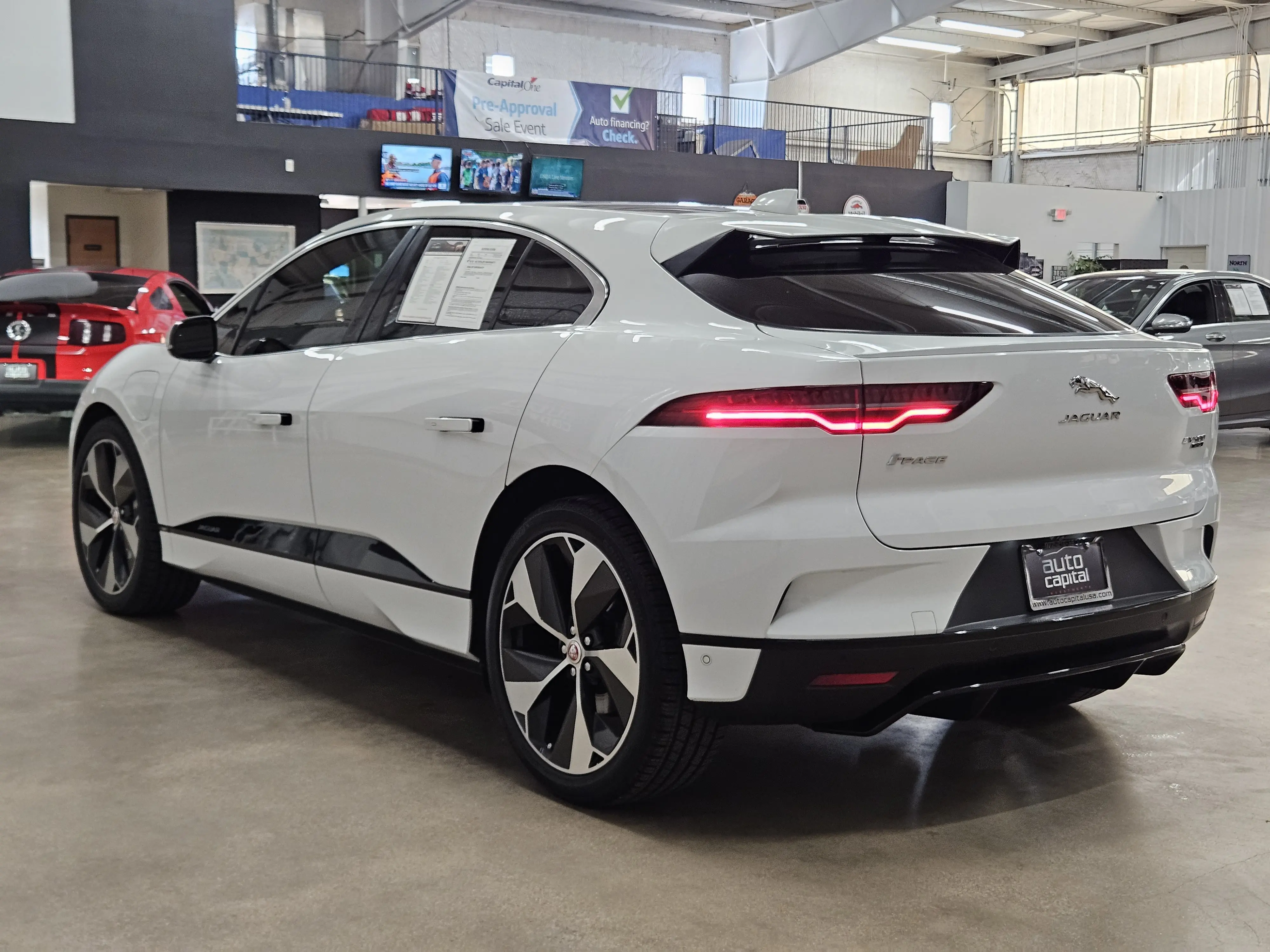 2020 Jaguar I-PACE EV400 SE photo 5