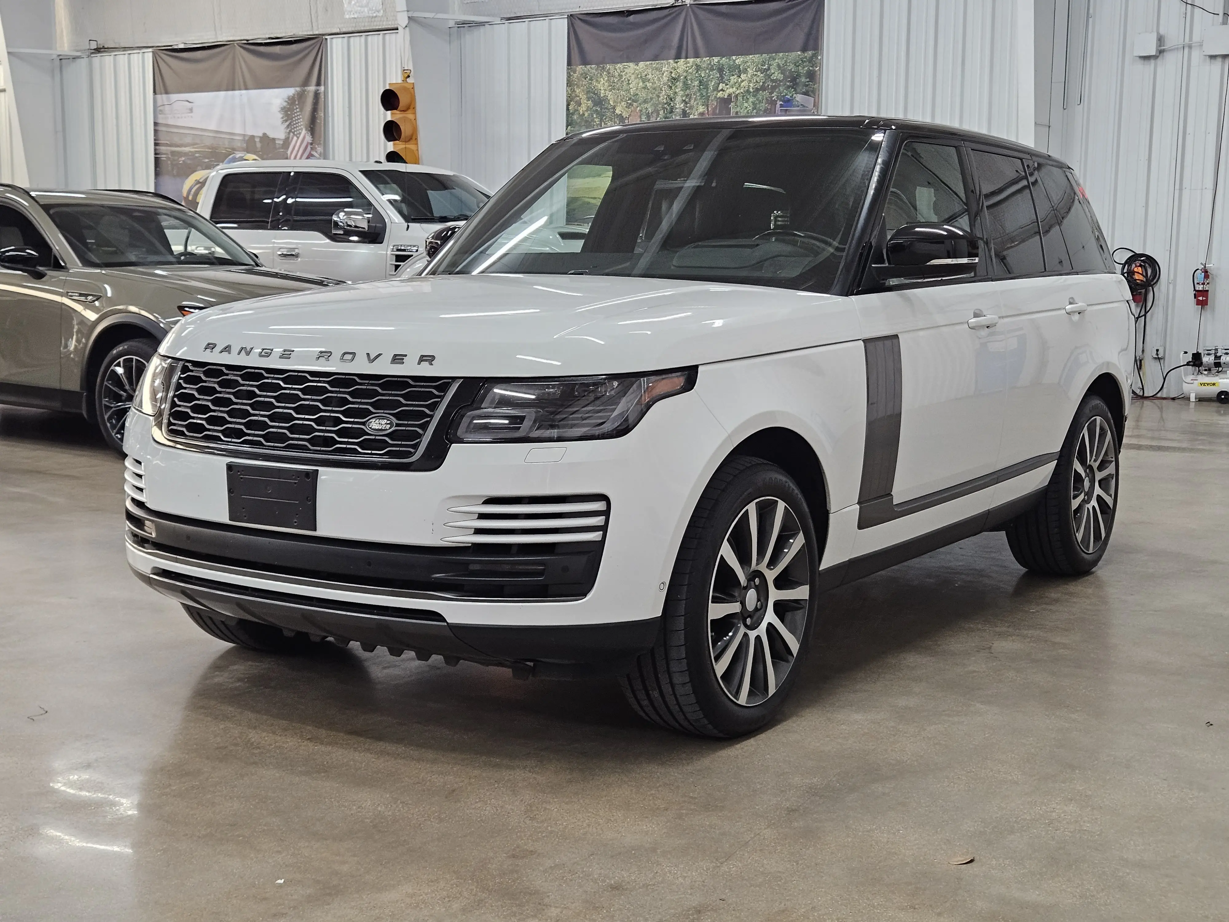 2019 Land Rover Range Rover 3.0 HSE photo 3