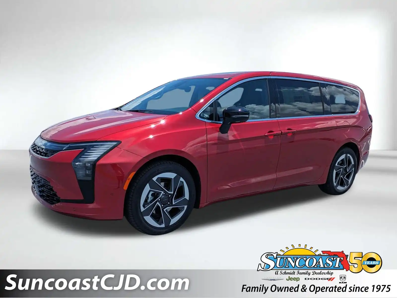2027 Chrysler Pacifica Limited's photo
