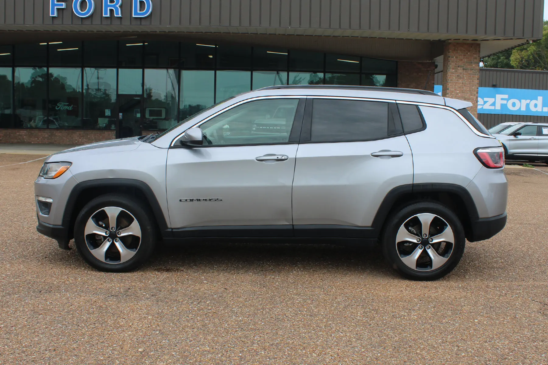 2017 Jeep Compass Latitude photo 4