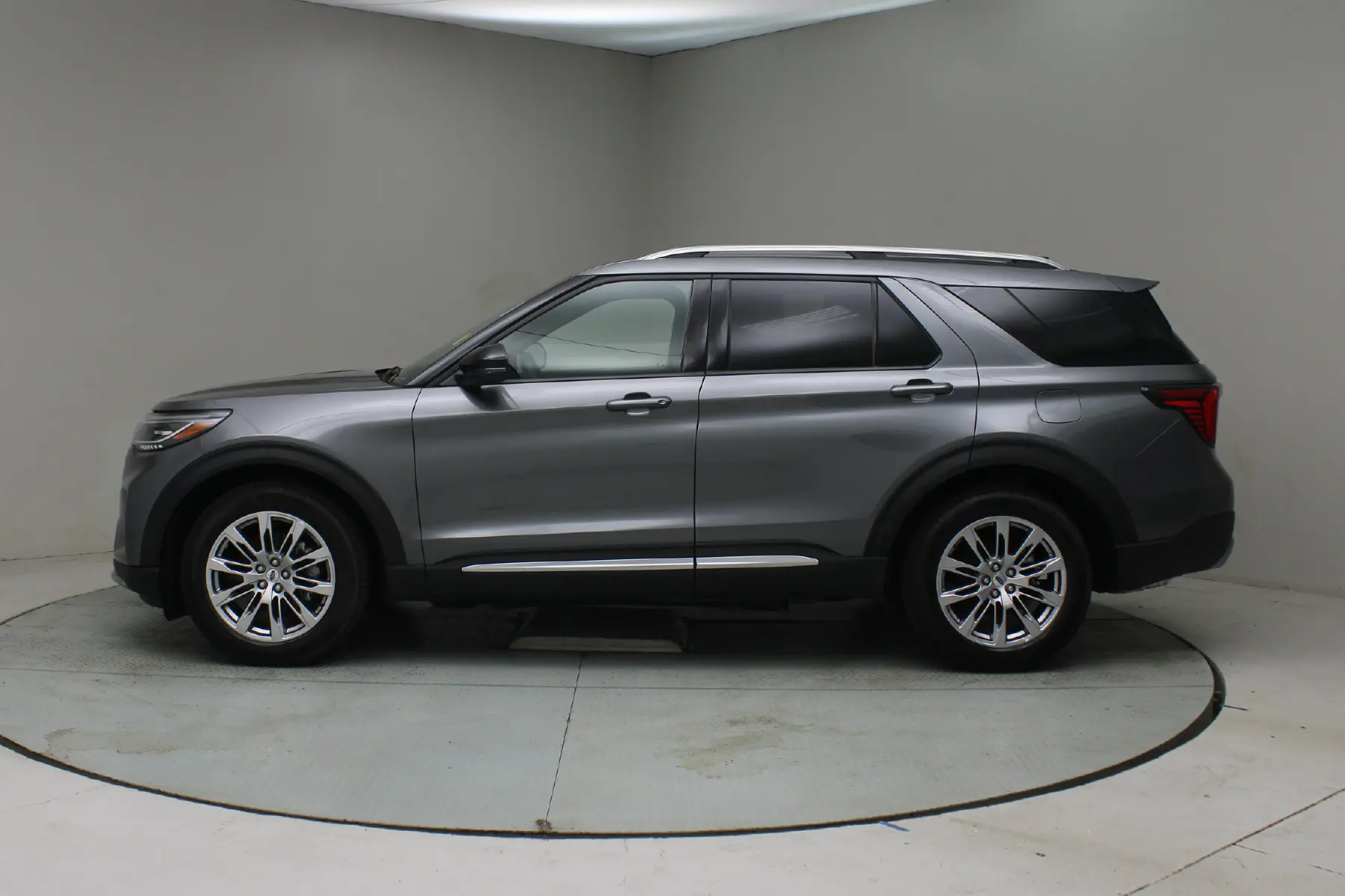 2026 Ford Explorer Platinum photo 4
