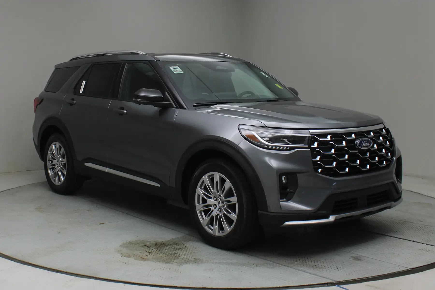 2026 Ford Explorer Platinum's photo