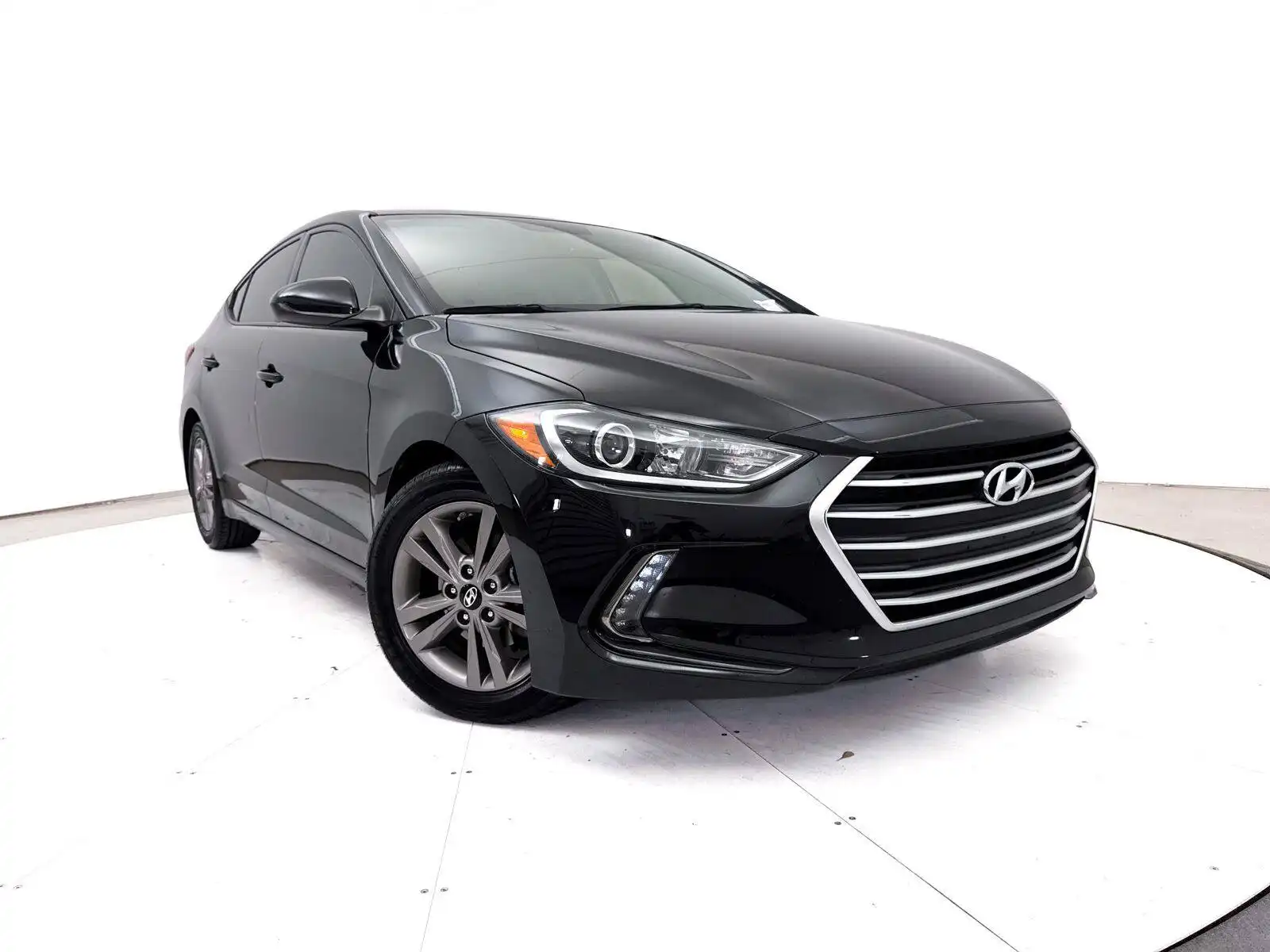 2018 Hyundai Elantra 1.8 Value Edition A T's photo