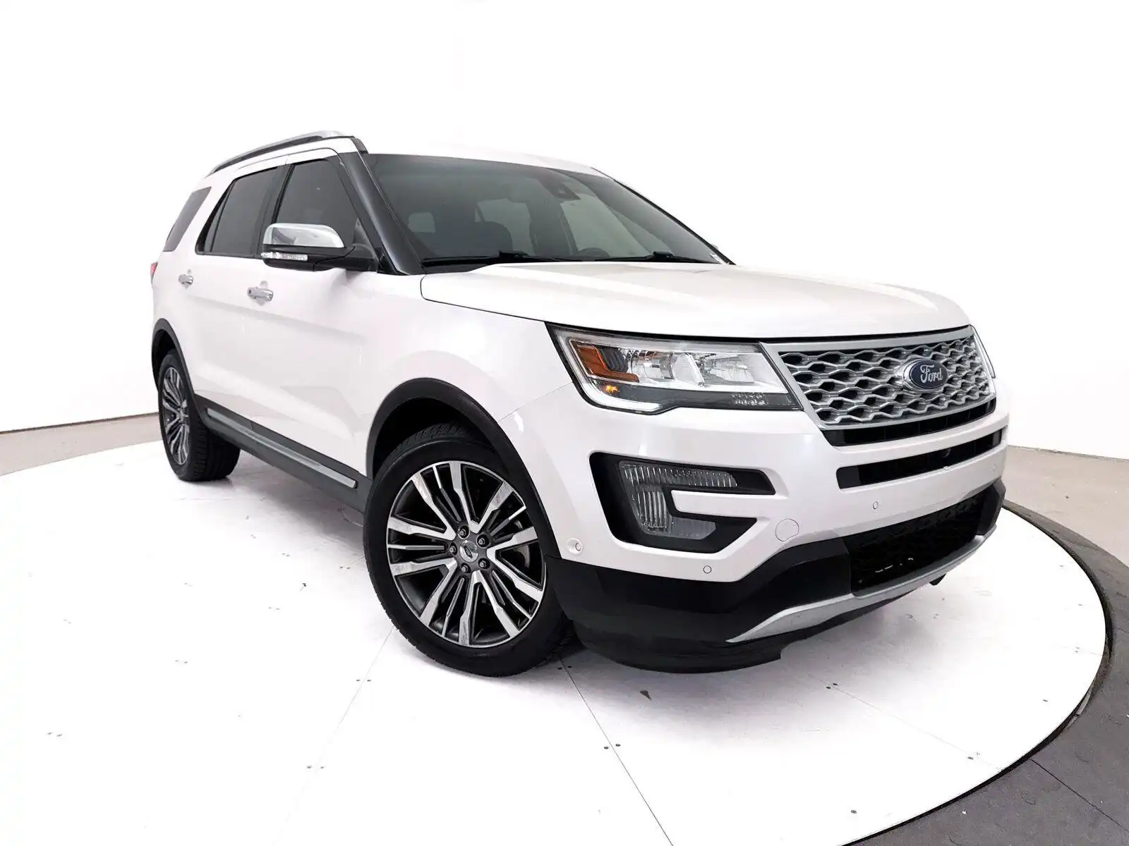 2017 Ford Explorer Platinum 4WD's photo