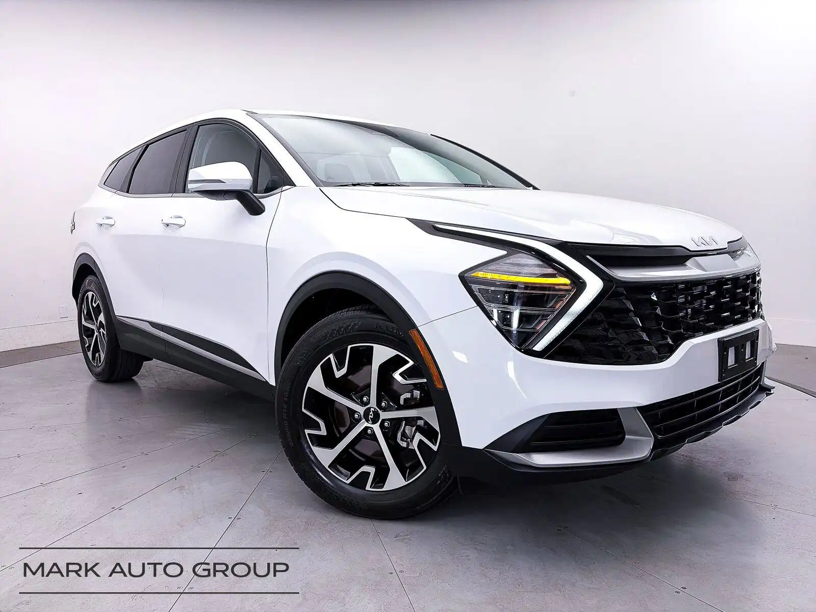 2024 Kia Sportage EX Auto's photo