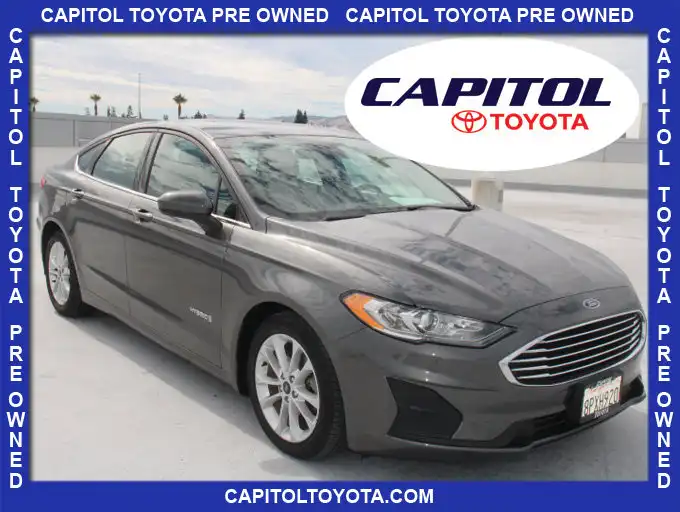 2019 Ford Fusion SE's photo