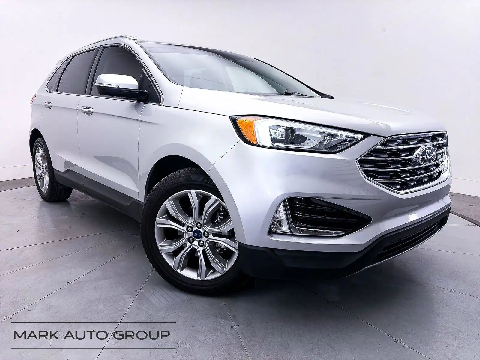 2019 Ford Edge Titanium's photo