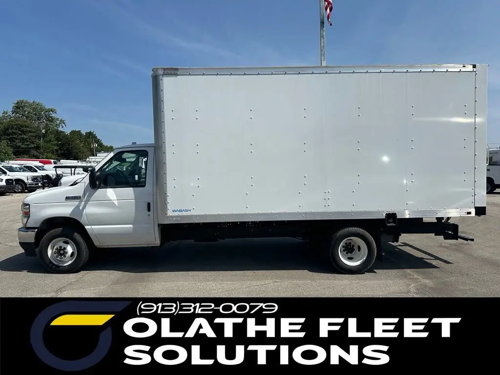 2026 Ford E-Series DRW E-450 Super Duty 176 in WB photo 3