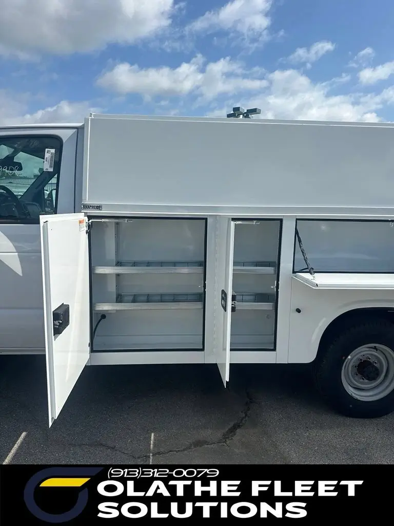 2026 Ford E-Series SRW E-350 Super Duty 138 in WB photo 4
