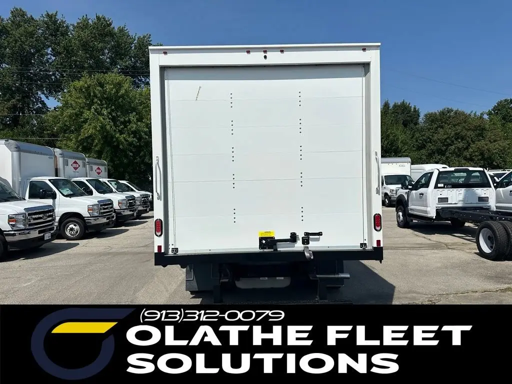 2026 Ford E-Series DRW E-450 Super Duty 176 in WB photo 5