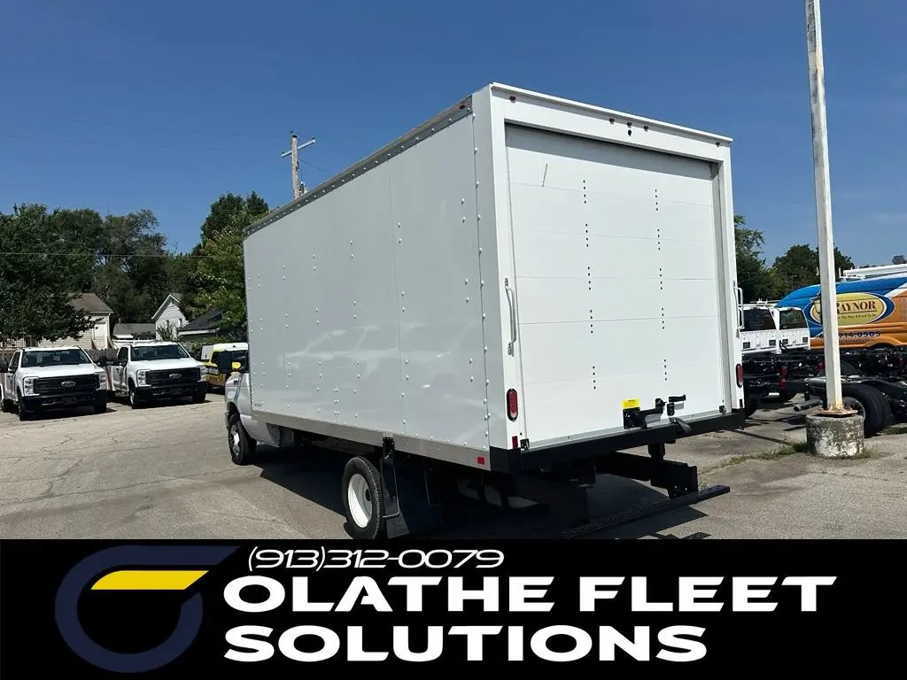 2026 Ford E-Series DRW E-450 Super Duty 176 in WB photo 4