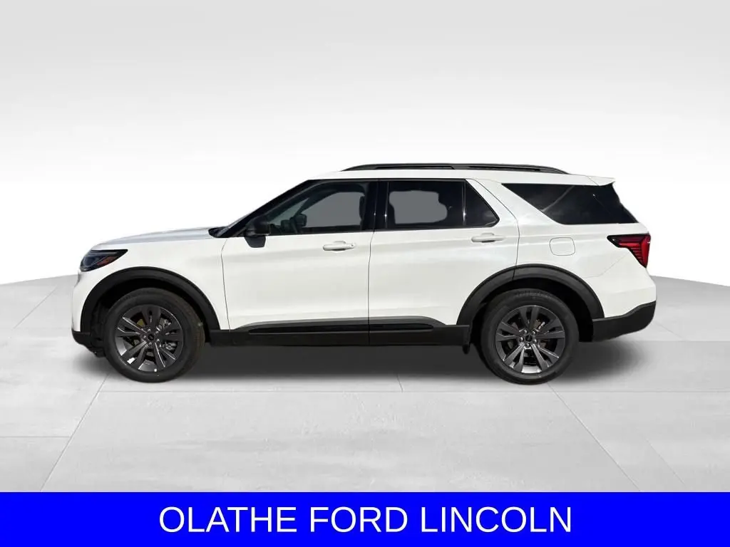2026 Ford Explorer Active 4WD photo 3